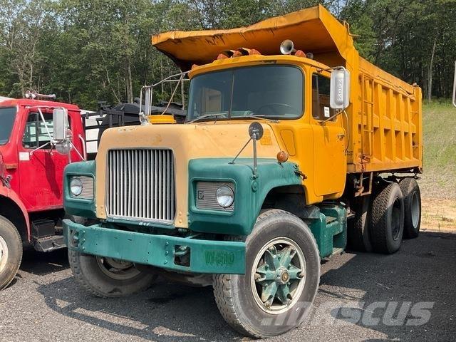 Mack DM686SX Kiper kamioni