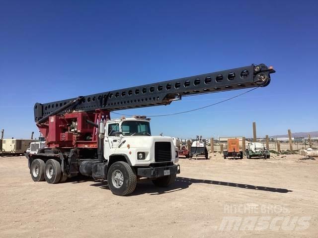 Mack DM690S Kamioni za pokretne bušotine