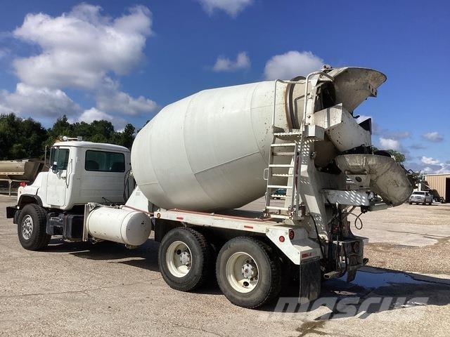 Mack DM690S Ostali kamioni
