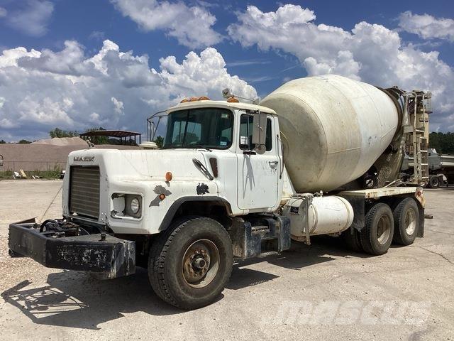 Mack DM690S Ostali kamioni