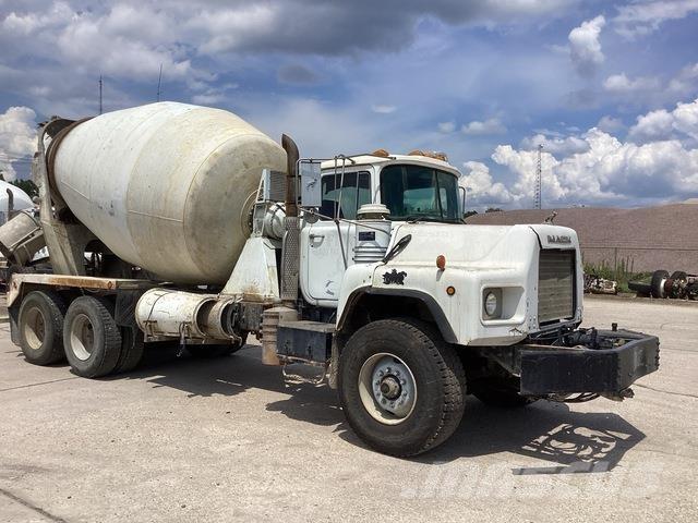 Mack DM690S Ostali kamioni