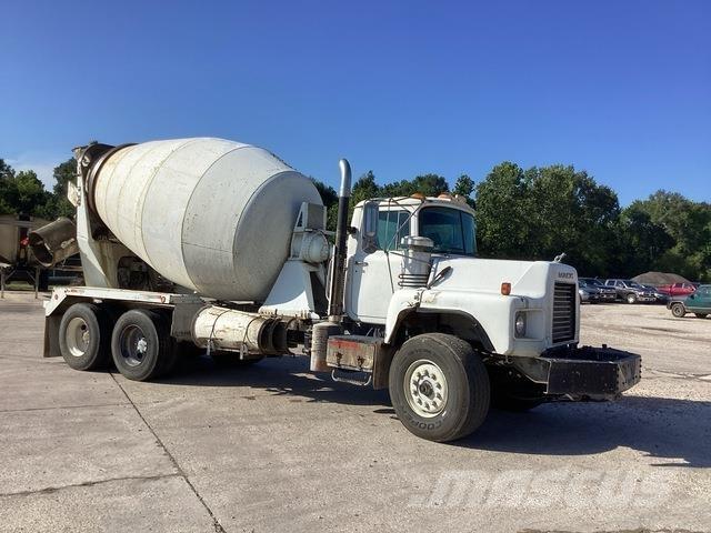 Mack DM690S Ostali kamioni
