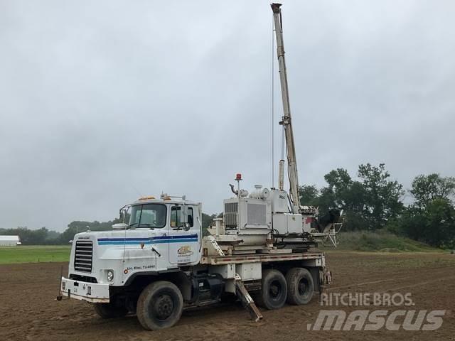 Mack DMM6906S Kamioni za pokretne bušotine