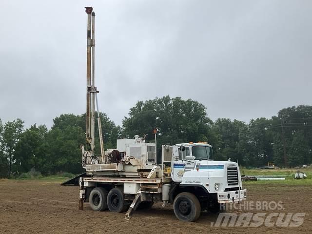 Mack DMM6906S Kamioni za pokretne bušotine