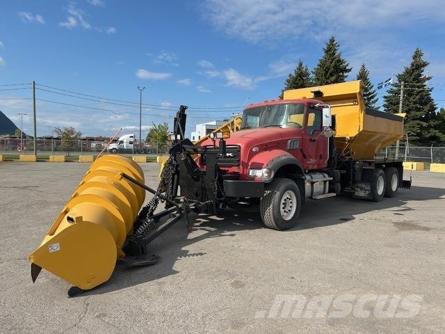 Mack GU433 Sniježne daske i  plugovi
