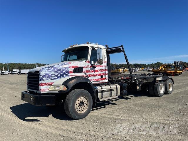 Mack GU533 Rol kiper kamioni s kukama za dizanje