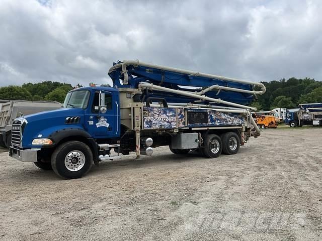 Mack GU813 Kamionske beton pumpe