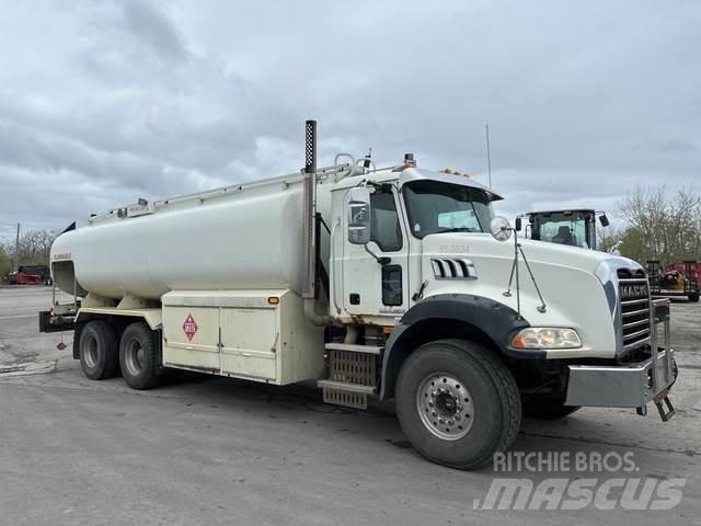 Mack GU813 Kamioni cisterne