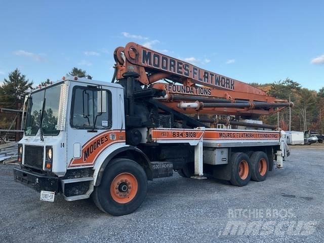 Mack MR688S Kamionske beton pumpe
