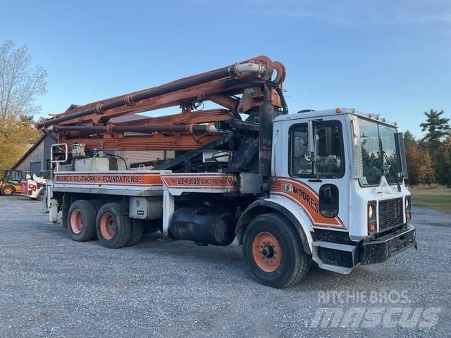 Mack MR688S Kamionske beton pumpe
