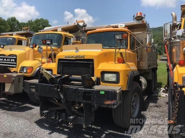 Mack RD600 Sniježne daske i  plugovi