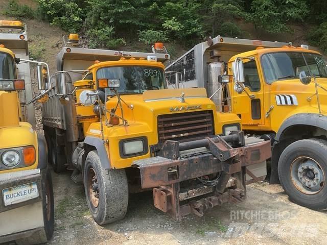 Mack RD600 Sniježne daske i  plugovi
