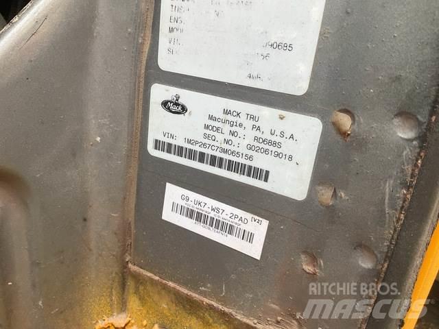 Mack RD600 Sniježne daske i  plugovi