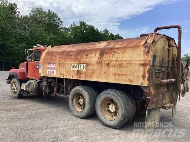 Mack RD688S Kamioni za vodu