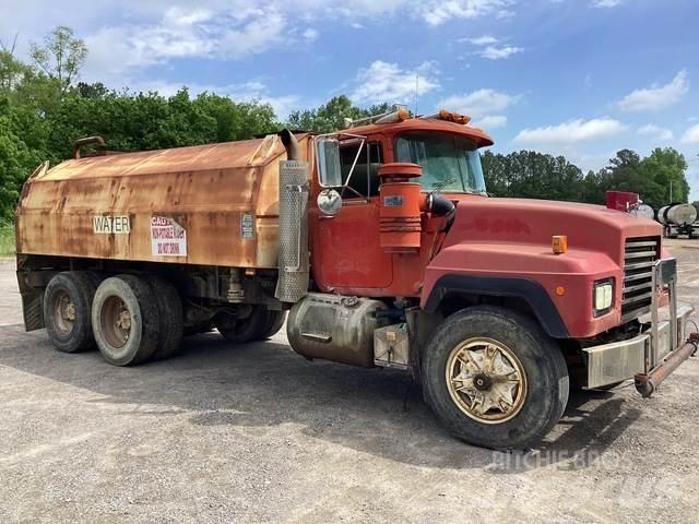 Mack RD688S Kamioni za vodu