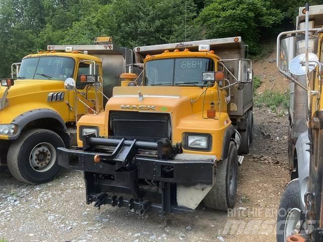 Mack RD688S Posipači soli i pijeska