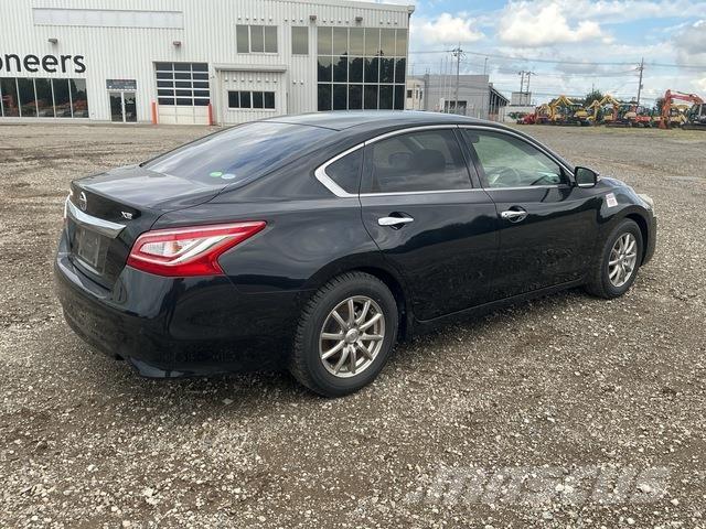 Nissan TEANA Automobili