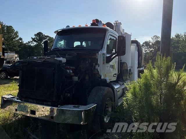 Peterbilt 567 Bageri gusjeničari