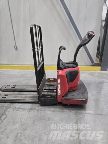 Raymond 8410 Ručni paletni viličar