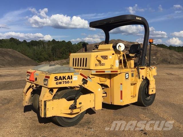 Sakai GW750-2 Gumeni valjci na kotačima