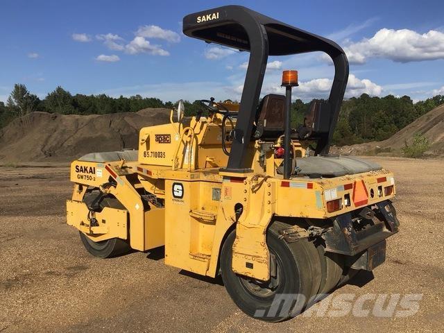 Sakai GW750-2 Gumeni valjci na kotačima