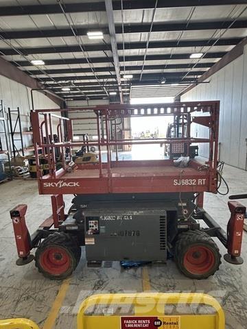 SkyJack 6832RT Škaraste platforme
