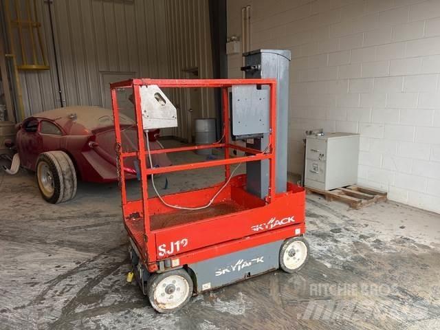 SkyJack SJ12 Vertikalne radne podizne platforme