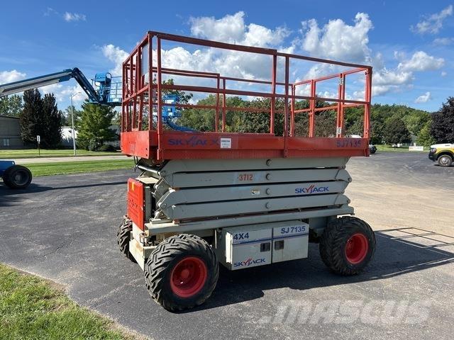 SkyJack SJ7135 Škaraste platforme