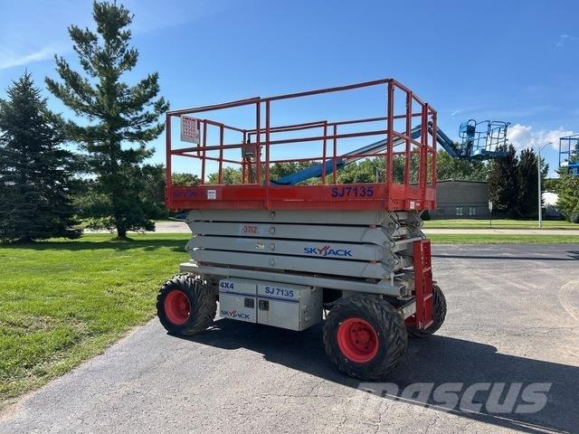 SkyJack SJ7135 Škaraste platforme