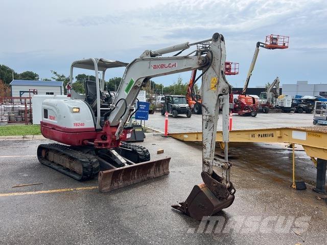 Takeuchi TB240 Bageri gusjeničari