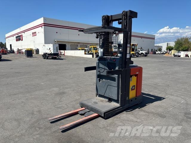 Toyota 8BPU15 Srednopodizni komisioni viličar