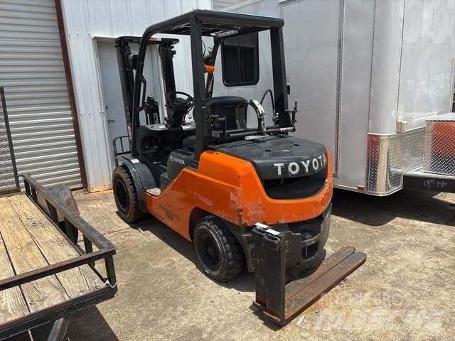 Toyota 8FGU30 Građevinarstvo – ostalo