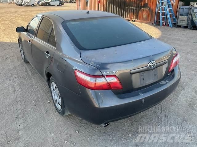 Toyota Camry Automobili
