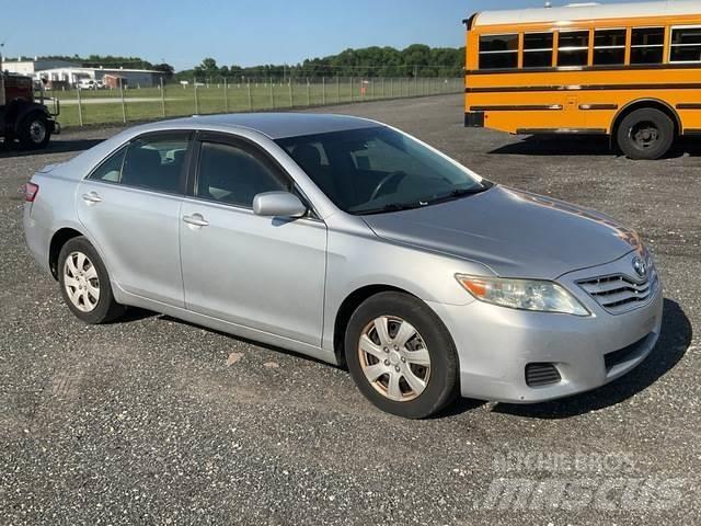 Toyota Camry Automobili