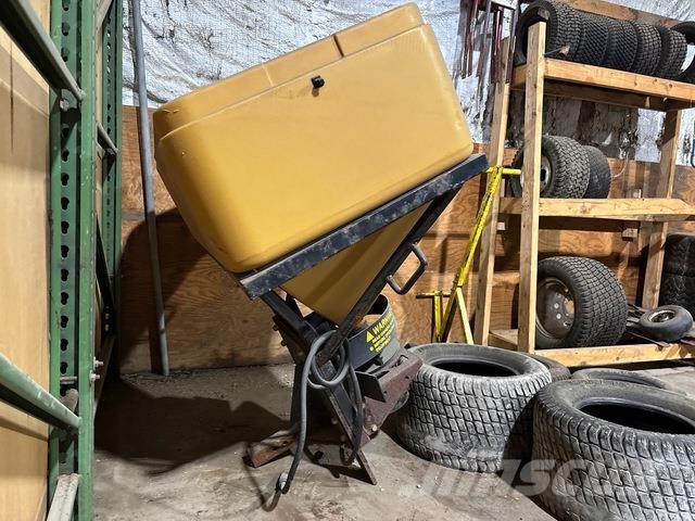  Trailhawk 750 Posipači soli i pijeska