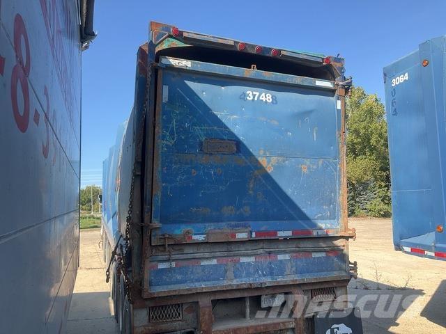 Universal  Poluprikolice sa pokretnim podom