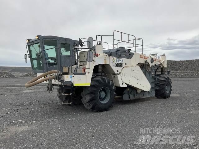 Wirtgen 2400 Kompaktori zemlje