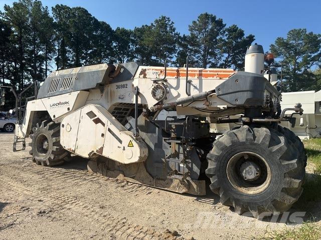Wirtgen WR240i Kompaktori zemlje