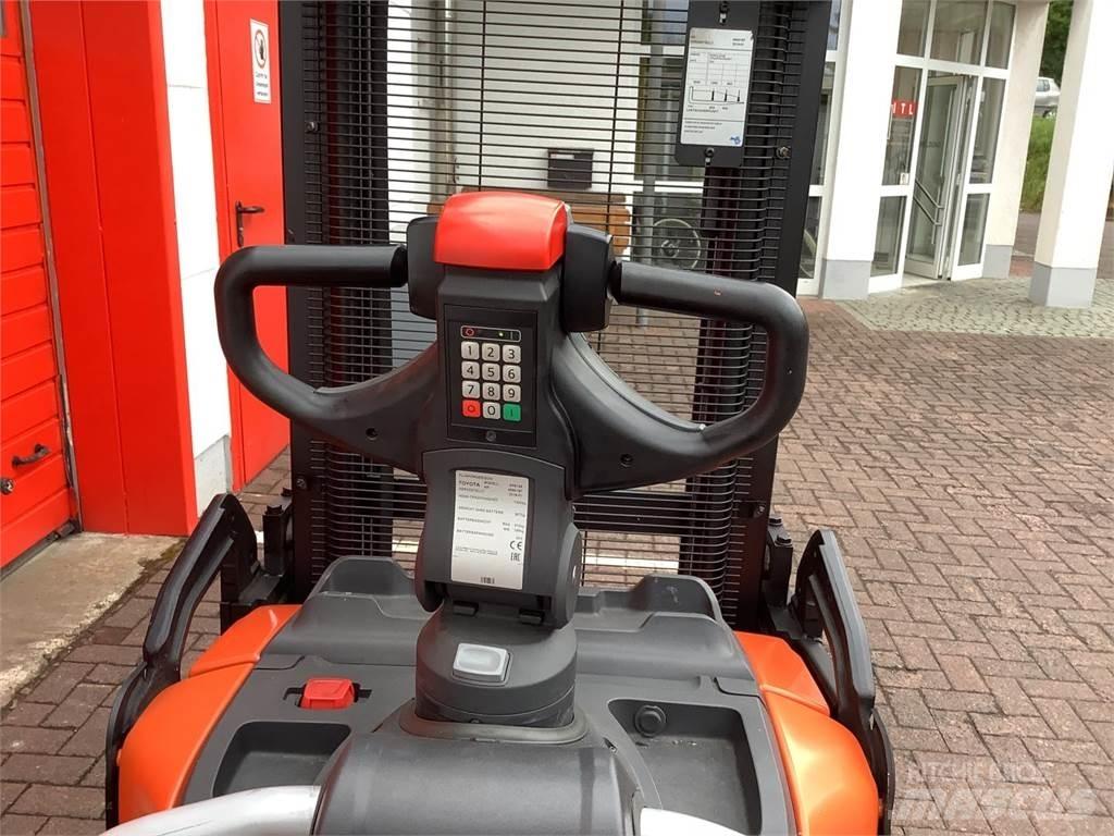 Toyota SPE120 Ručni električni viličar