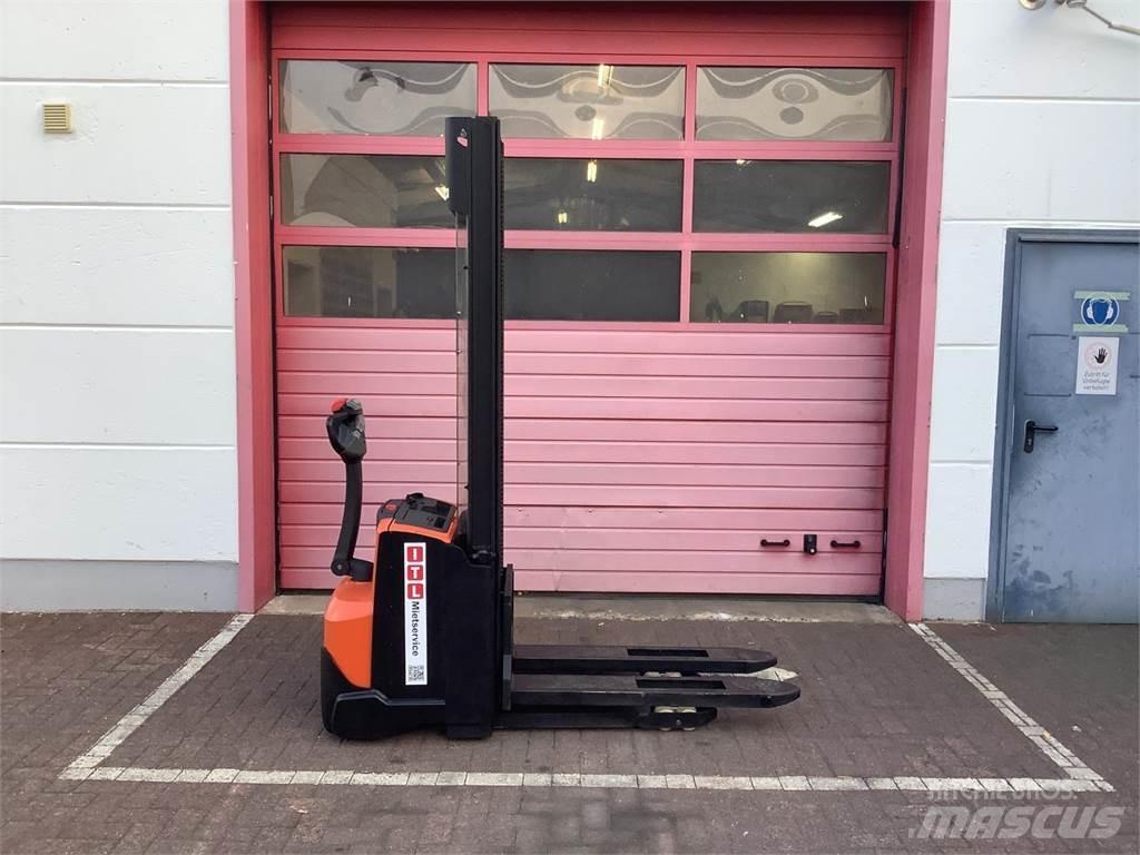 Toyota SWE120 Ručni električni viličar