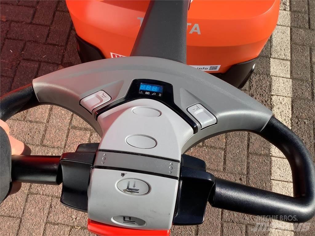 Toyota SWE120 Ručni električni viličar