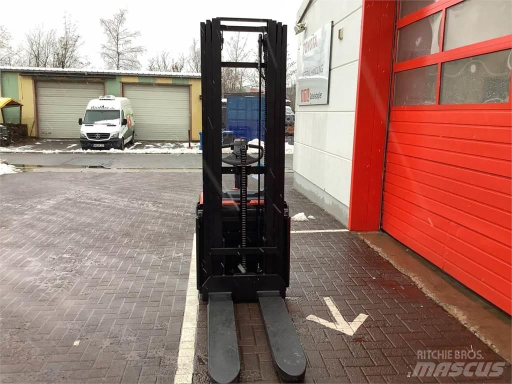 Toyota SWE140L Ručni električni viličar