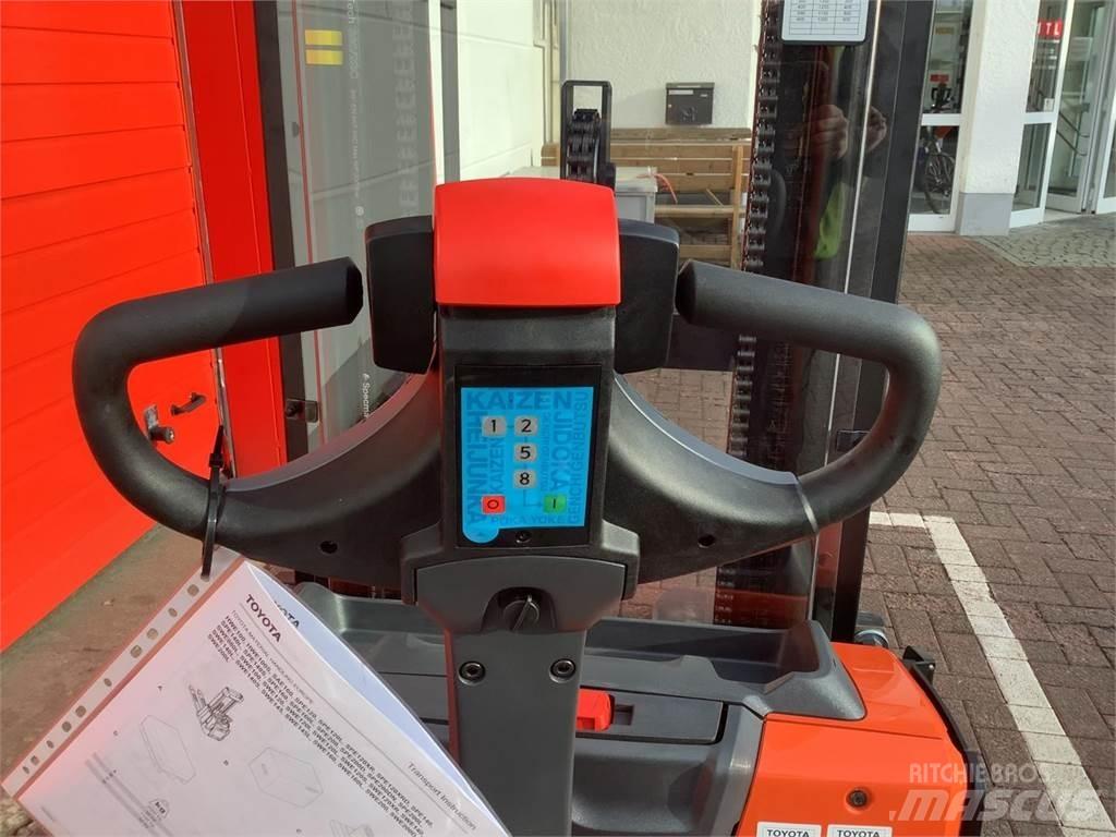Toyota SWE140L Ručni električni viličar