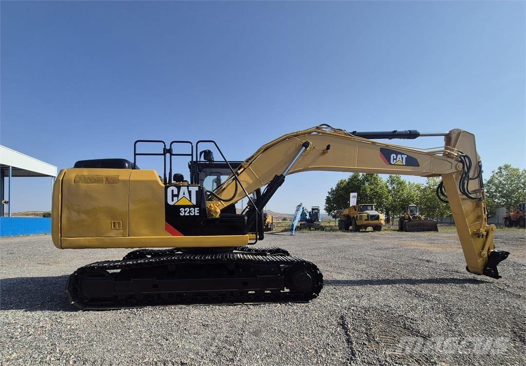 CAT 323ELN Bageri gusjeničari