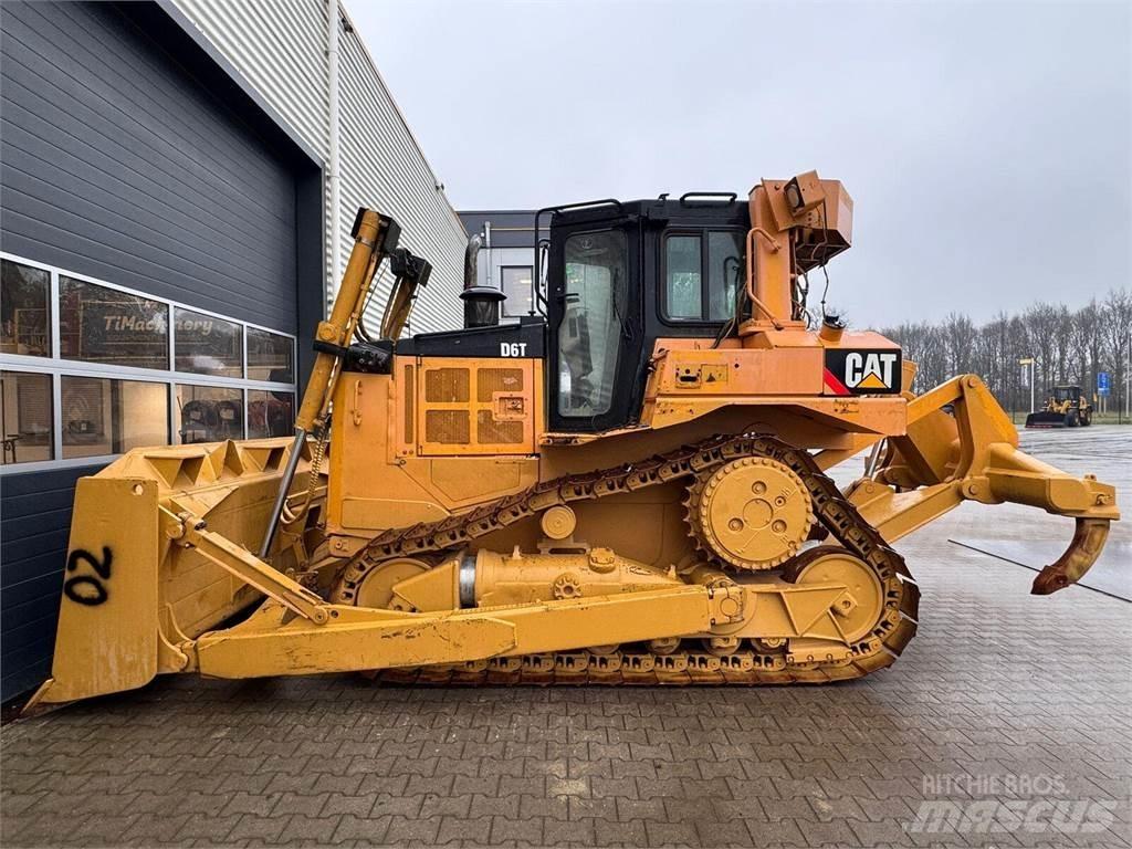 CAT D6T Buldožeri gusjeničari