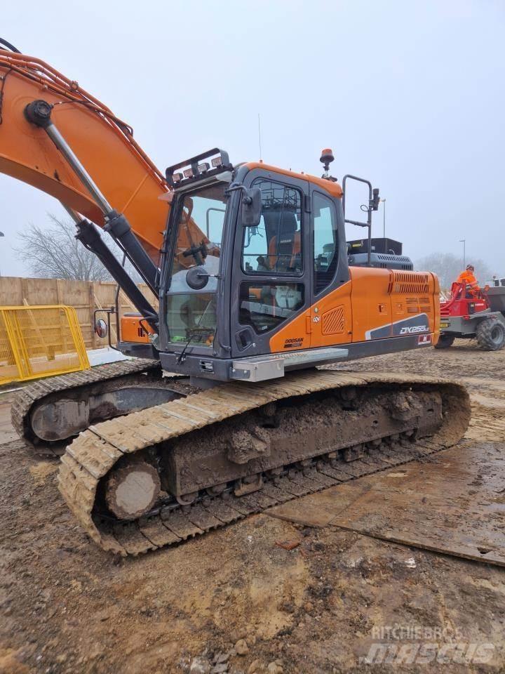 Doosan 255-5 Bageri gusjeničari