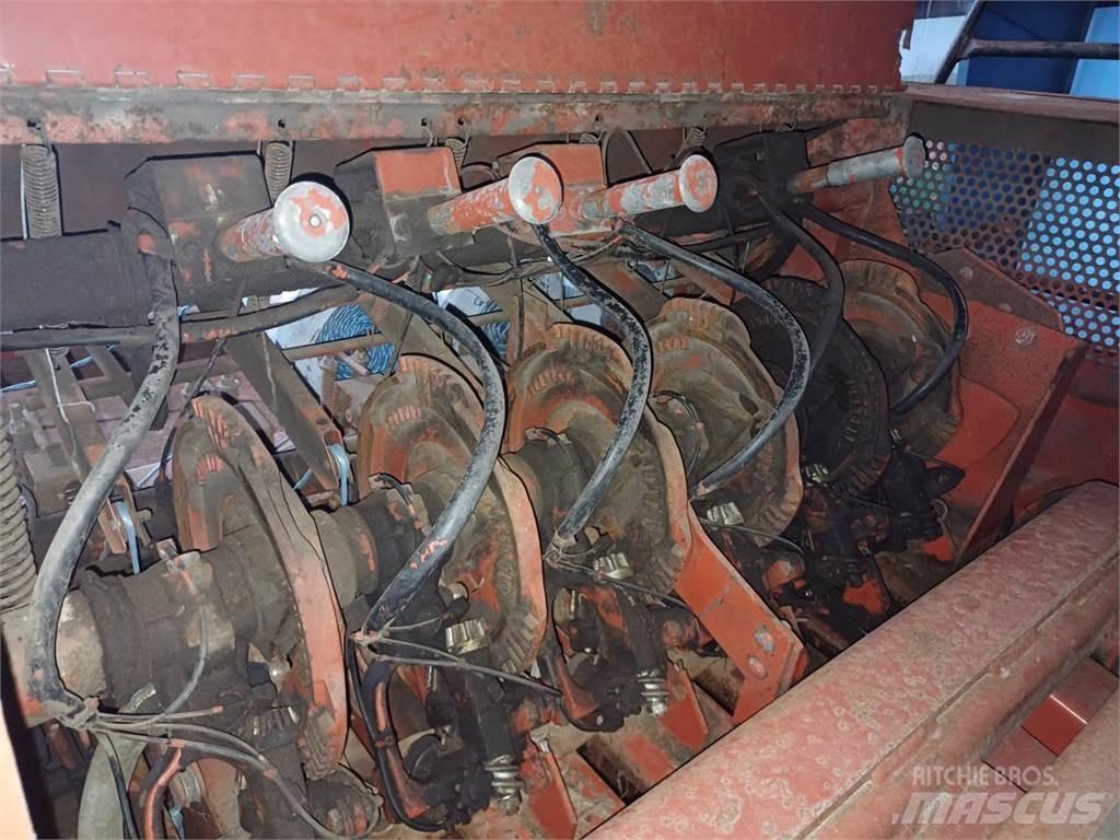 Hesston 4900 Balirke za kockaste bale