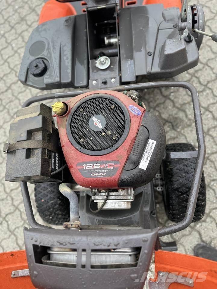 Husqvarna R13C Kompaktni (mali) traktori