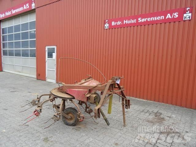 JF CR 320 Okretači i sakupljači sijena