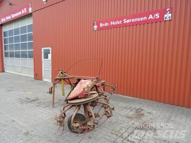 JF CR 320 Okretači i sakupljači sijena